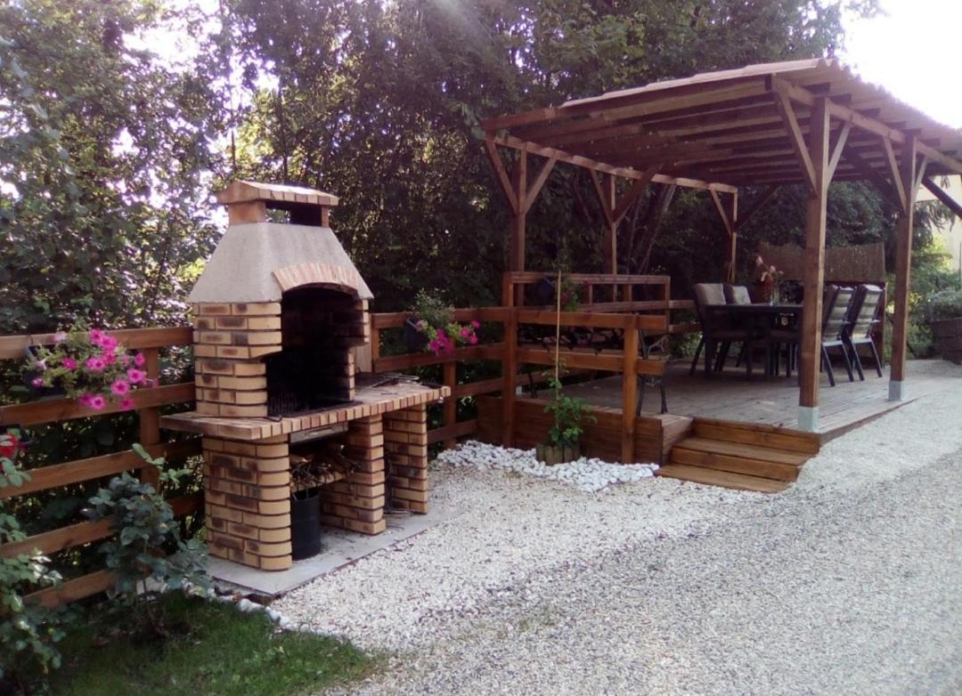 Au Petit Bonheur Saint-Martin-du-Frene Exterior foto